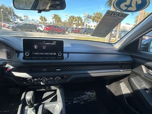 Used 2025 Honda Accord SE image 18
