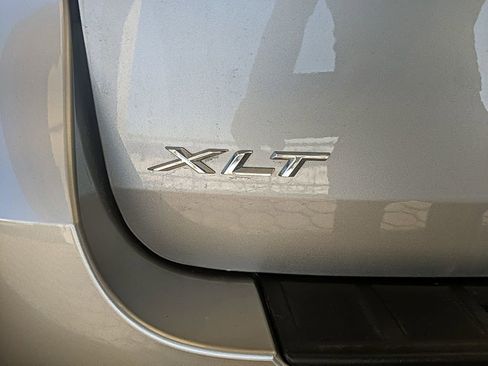 Used 2022 Ford Explorer XLT w/ Equipment Group 202A image 7