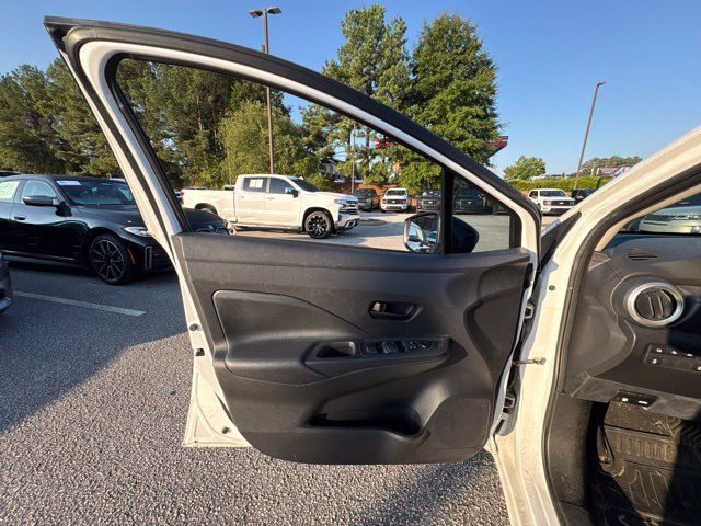Used 2021 Nissan Versa S FWD image 5