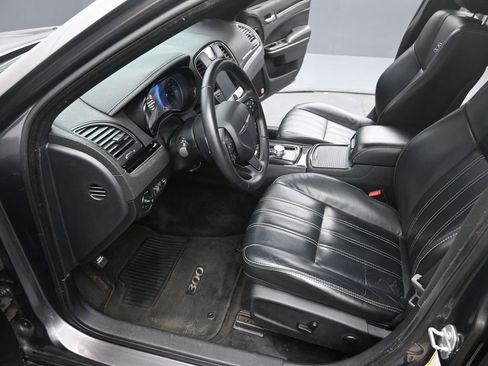 Used 2017 Chrysler 300 S w/ 300S Premium Group image 9
