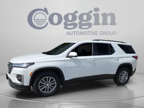 Certified 2023 Chevrolet Traverse LT FWD image 1
