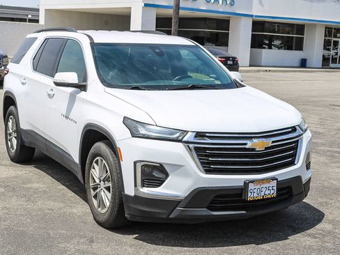 Used 2023 Chevrolet Traverse LT FWD image 3