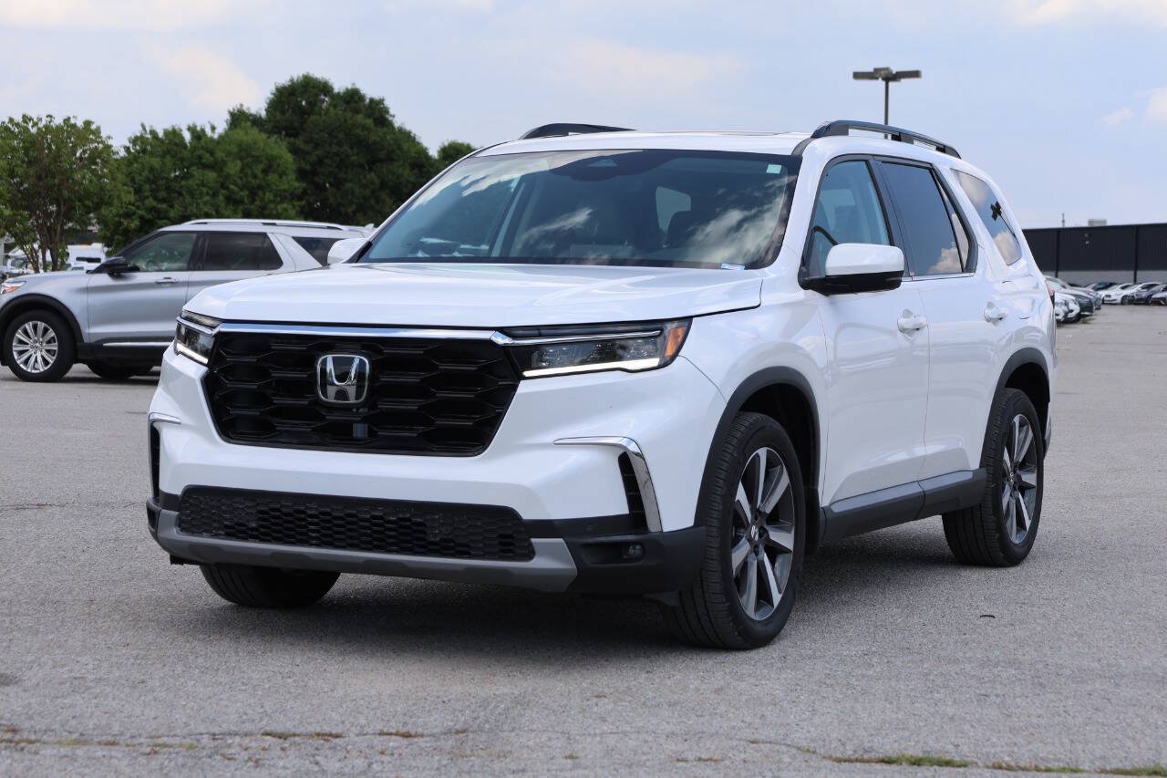 Used 2025 Honda Pilot Touring image 6
