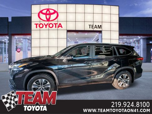 Used 2023 Toyota Highlander XLE image 1