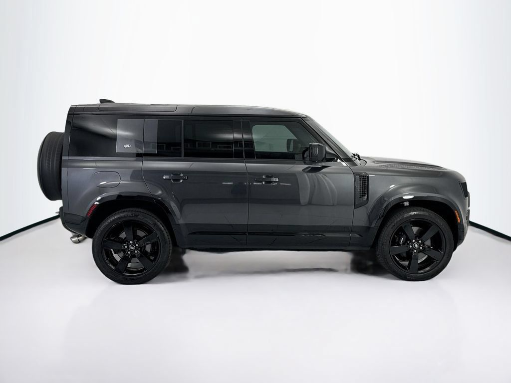 Used 2024 Land Rover Defender 110 V8 AWD/4WD image 4