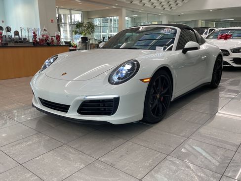 Used 2019 Porsche 911 Targa 4S image 2