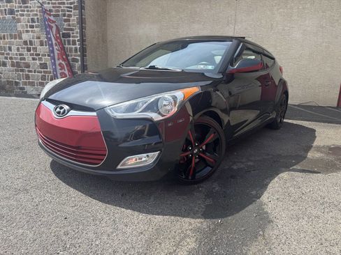 Used 2013 Hyundai Veloster w/ Style Pkg FWD image 2