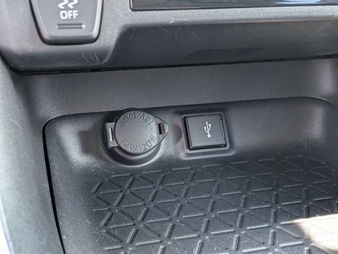 Used 2022 Toyota RAV4 LE FWD image 28