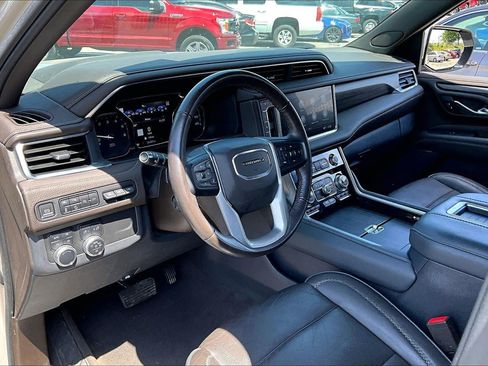 Used 2021 GMC Yukon XL Denali w/ Advanced Technology Package AWD/4WD image 13