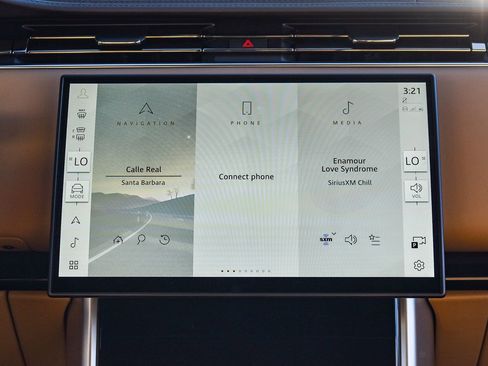 Used 2025 Land Rover Range Rover SE image 14