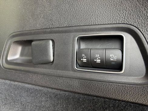 Used 2023 Mercedes-Benz GLS 450 4MATIC w/ AMG Line Exterior image 32