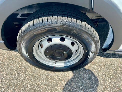 Used 2023 Ford Transit 250 148 High Roof Extended image 26