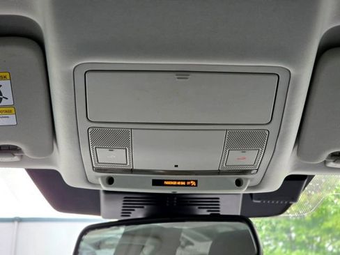 Used 2017 Land Rover Discovery Sport SE image 24