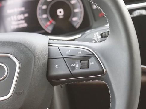 Used 2024 Audi Q8 Premium image 22