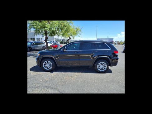 Used 2021 Jeep Grand Cherokee Laredo image 3