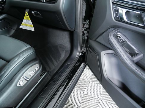 New 2026 Porsche Macan AWD/4WD image 27