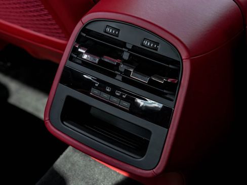 Used 2022 Maserati Quattroporte Trofeo image 41