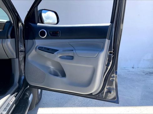 Used 2015 Toyota Tacoma PreRunner RWD image 28