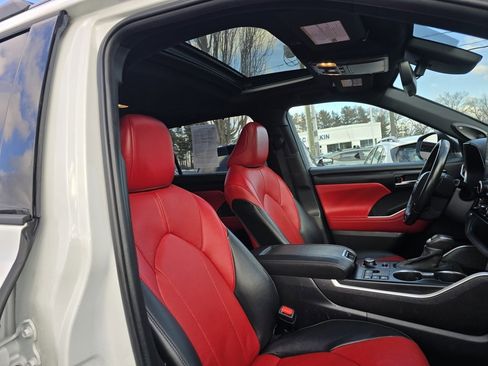 Certified 2023 Toyota Highlander XSE image 12