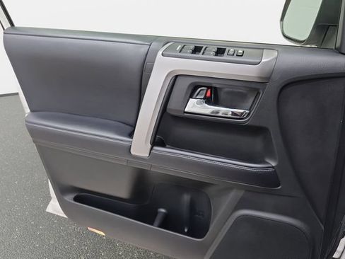 Used 2018 Toyota 4Runner SR5 Premium AWD/4WD image 27