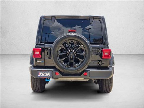 Used 2024 Jeep Wrangler Unlimited Sahara AWD/4WD image 7