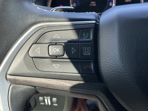 Used 2021 Jeep Grand Cherokee L Limited w/ Luxury Tech Group II image 24