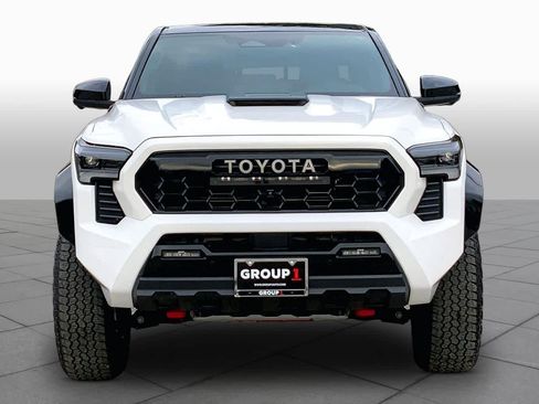 Used 2025 Toyota Tacoma TRD Pro AWD/4WD image 4