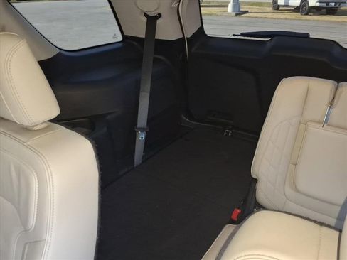 Used 2017 Ford Explorer Platinum image 10