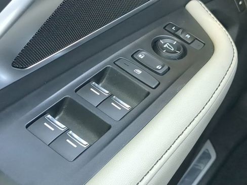 Certified 2025 Acura RDX SH-AWD image 24