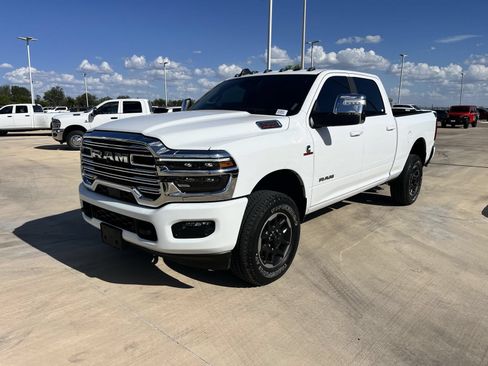 Used 2026 RAM 2500 Laramie AWD/4WD image 7