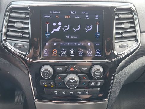 Used 2021 Jeep Grand Cherokee Laredo X AWD/4WD image 19
