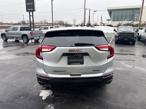 Used 2022 GMC Terrain SLE w/ Driver Convenience Package image 5