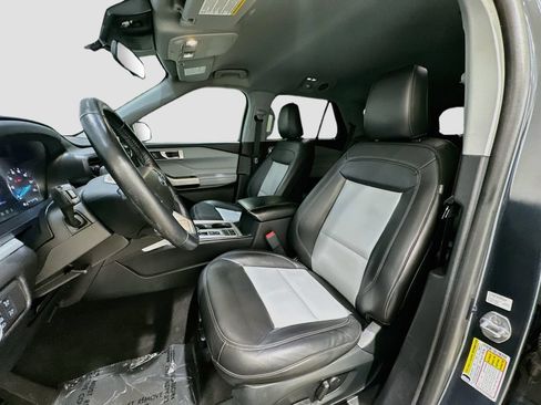 Used 2022 Ford Explorer XLT w/ Equipment Group 202A RWD image 21