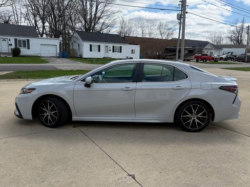 Used 2023 Toyota Camry SE w/ Cold Weather Package image 5