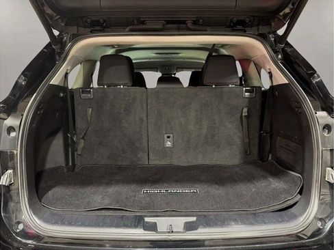 Used 2021 Toyota Highlander LE image 28