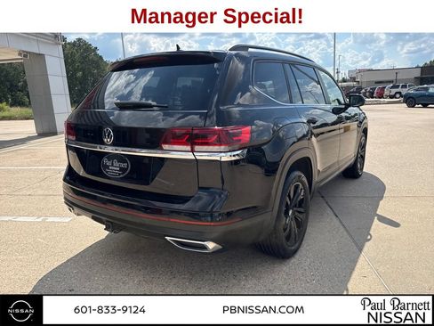 Used 2023 Volkswagen Atlas SE w/ Black Wheel Package FWD image 6