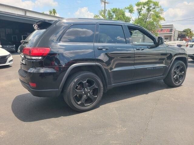 Used 2019 Jeep Grand Cherokee Laredo AWD/4WD image 9