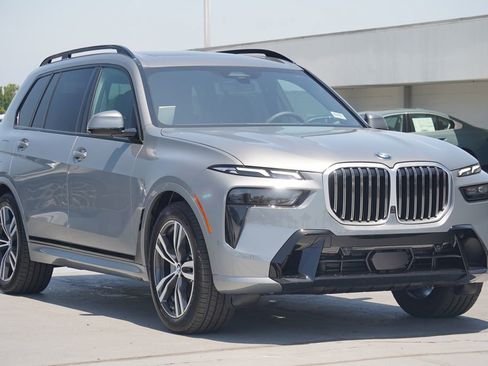 Used 2026 BMW X7 xDrive40i w/ M Sport Package AWD/4WD image 3