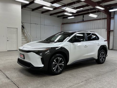 Used 2023 Toyota bZ4X XLE image 1