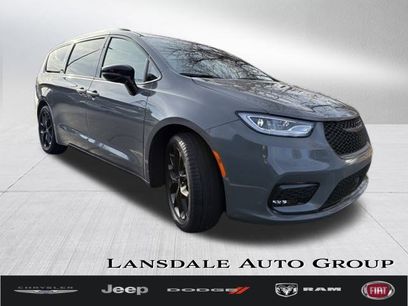 Certified 2025 Chrysler Pacifica Limited w/ Trailer Tow Group