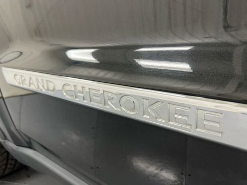 Used 2013 Jeep Grand Cherokee Limited w/ Luxury Group II image 27