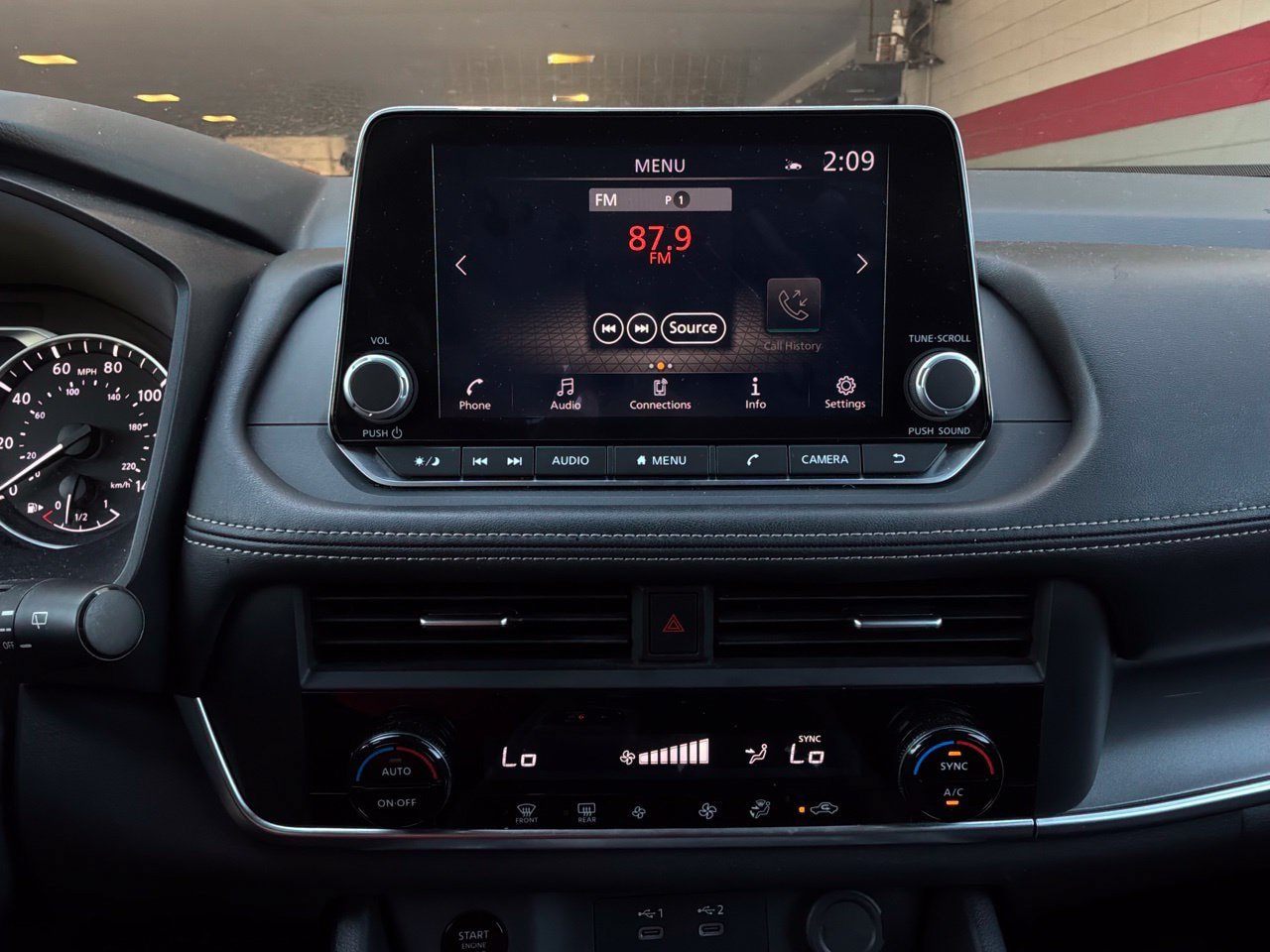 Used 2025 Nissan Rogue SV FWD image 30