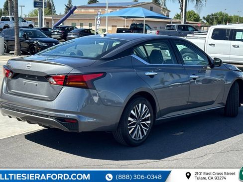 Used 2025 Nissan Altima 2.5 SV image 4