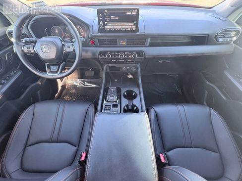 Used 2025 Honda Pilot TrailSport image 24