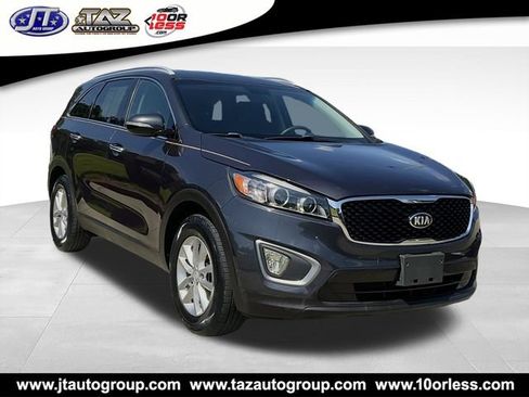 Used 2017 Kia Sorento FWD image 1
