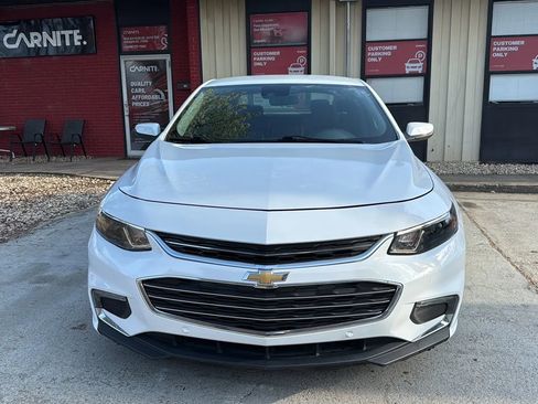 Used 2017 Chevrolet Malibu LT w/ Leather Package image 2
