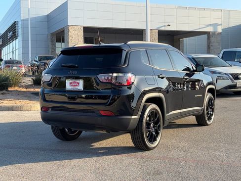 Used 2026 Jeep Compass Latitude AWD/4WD image 5
