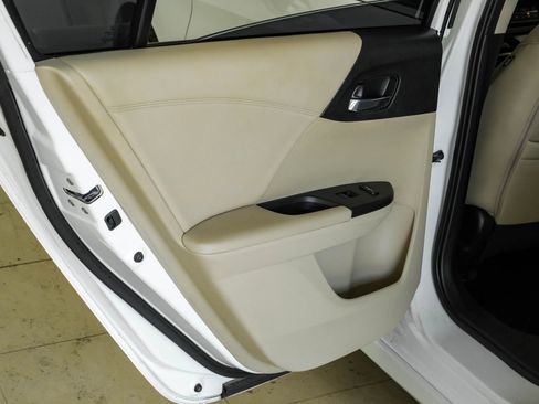 Used 2016 Honda Accord Touring image 37