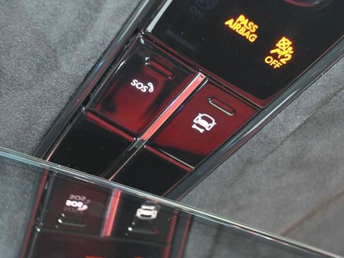 Used 2025 Aston Martin V8 Vantage Coupe image 24