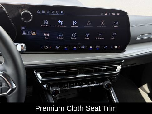 Used 2025 Chevrolet Traverse LT AWD/4WD image 19